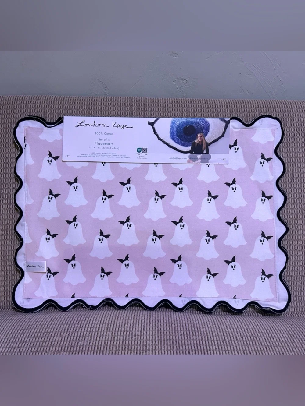 LONDON KAYE Set Of 4 Pretty Pink Ghost Placemats With Scalloped Borders NWTS